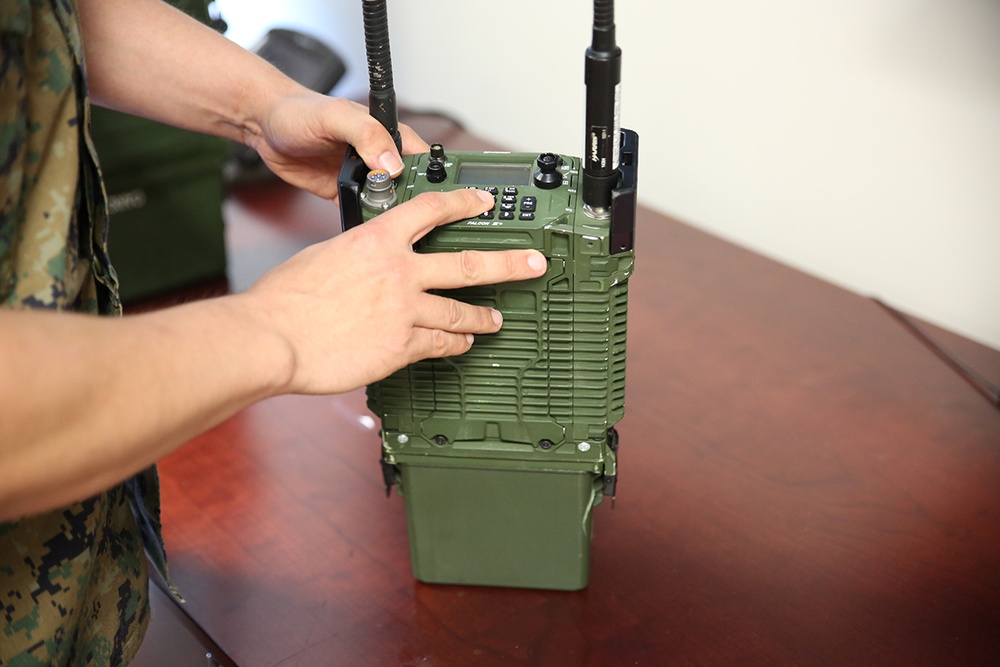 New radio system enables Marines to simultaneously monitor multiple networks