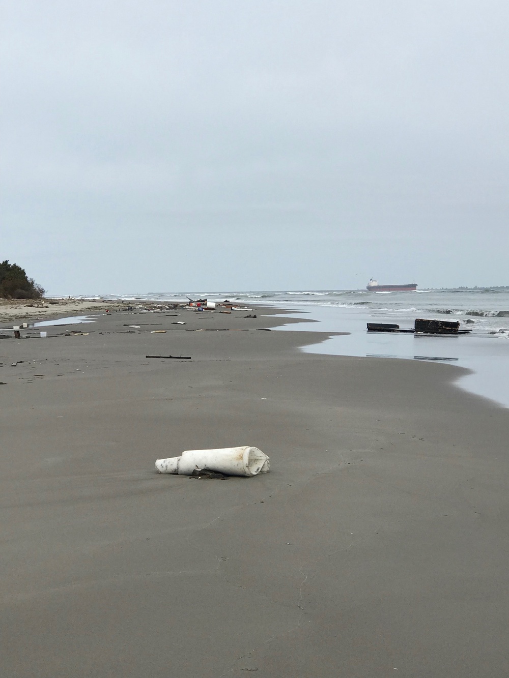 Coast Guard responds to fishing vessel grounded on Clatsop Spit near the Columbia River Bar entrance, Wash.