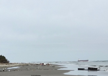 Coast Guard responds to fishing vessel grounded on Clatsop Spit near the Columbia River Bar entrance, Wash.
