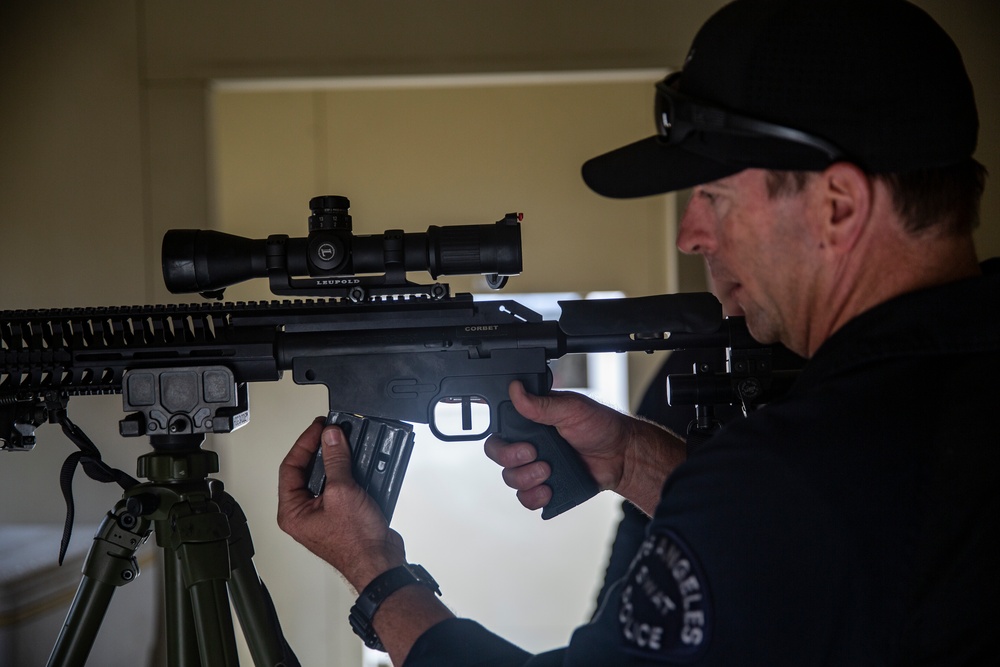 DVIDS - Images - LAPD Swat Team utilizes Camp Pendleton’s training area ...