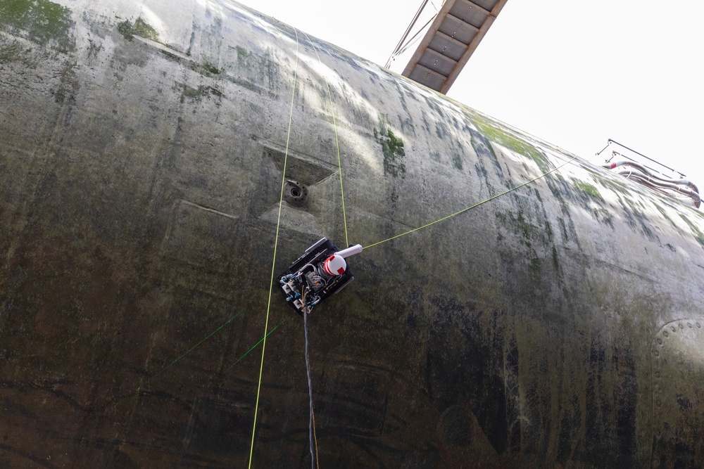 PSNS &amp; IMF and NUWC Division, Keyport Test a Prototype Hull-Climber Robot