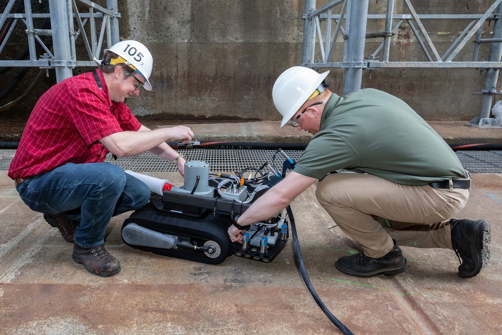 PSNS &amp; IMF and NUWC Division, Keyport Test a Prototype Hull-Climber Robot