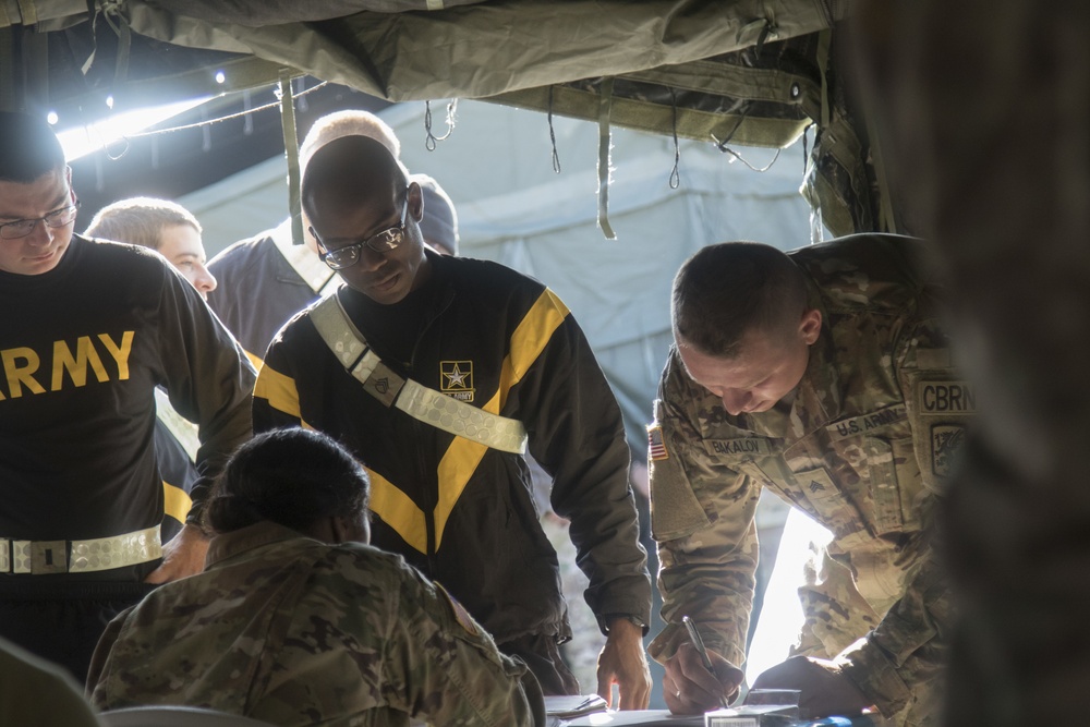 U.S. Army Reserve Soldiers receive vaccination during Vibrant Response 2019