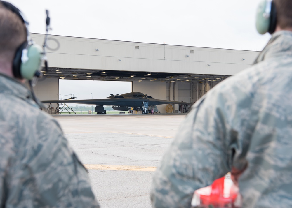 Brig. Gen. John J Nichols' fini flight as Whiteman AFB Commander