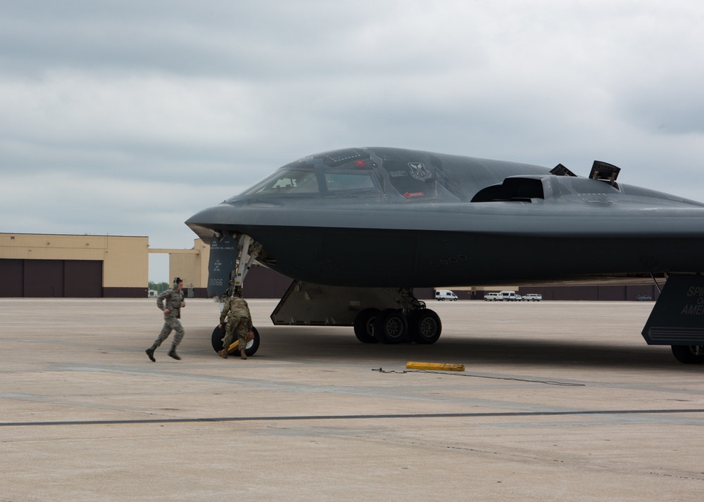 Brig. Gen. John J Nichols' fini flight as Whiteman AFB Commander