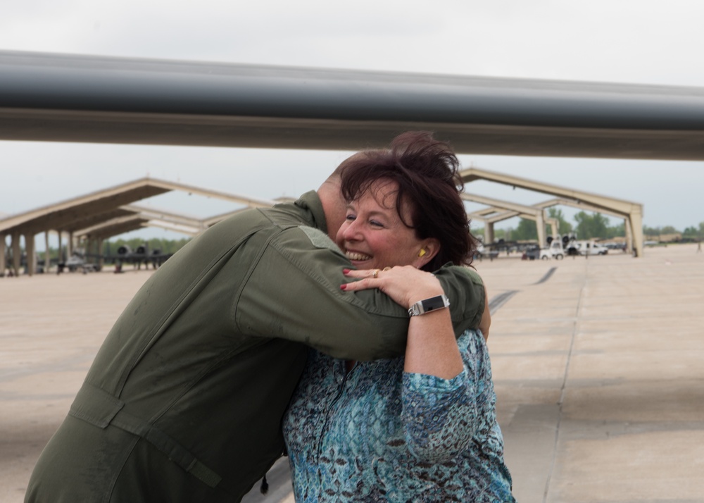 Brig. Gen. John J Nichols' fini flight as Whiteman AFB Commander