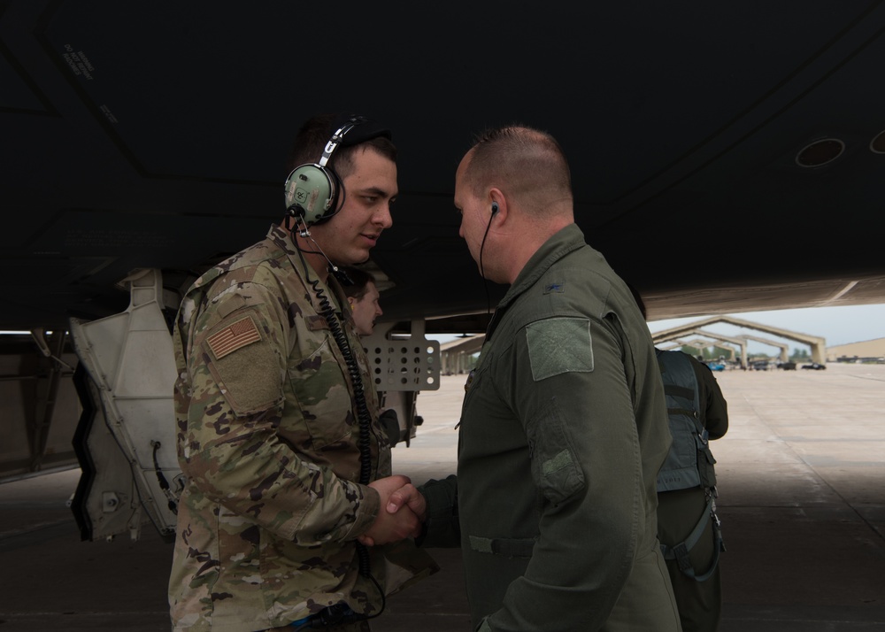 Brig. Gen. John J Nichols' fini flight as Whiteman AFB Commander