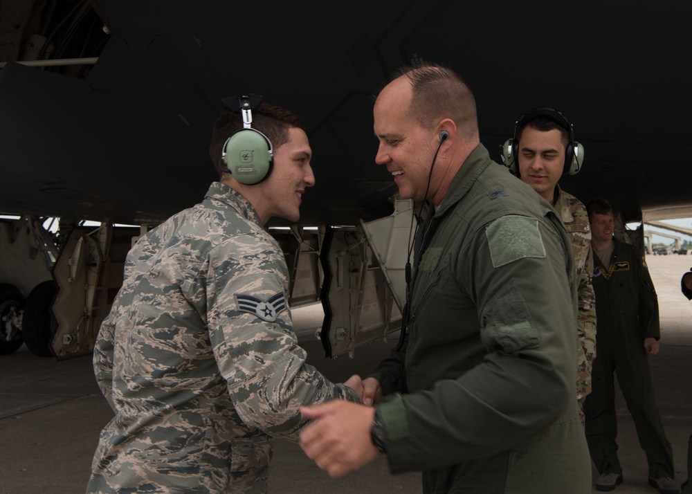 Brig. Gen. John J Nichols' fini flight as Whiteman AFB Commander