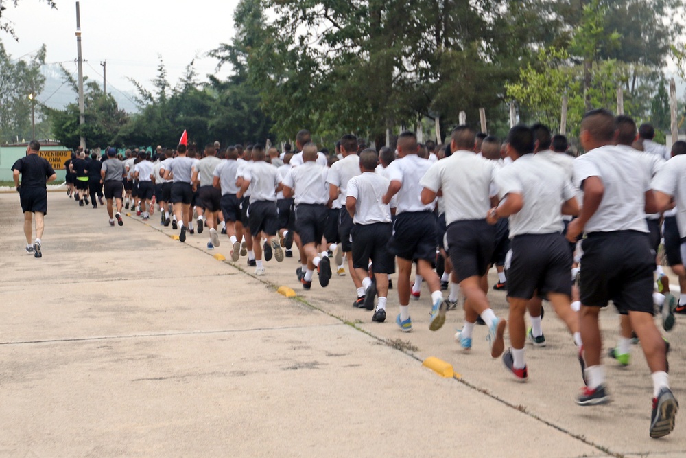 U.S. service members of Task Force Rise and Guatemalan 5th Infantry Brigade join forces during 2-mile fun run