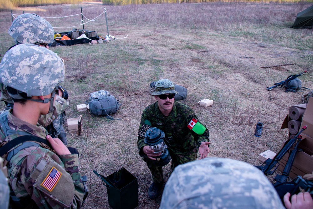 Canadian Army Private Ryan Devries with U.S. Soldiers at Exercise Maple Resolve