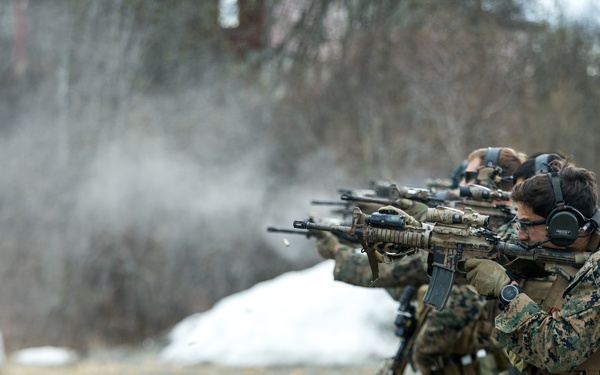 U.S. Marines, Norwegian Coastal Ranger Commando Execute Combat Marksmanship Drills Platinum Ren 2019