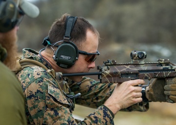 U.S. Marines, Norwegian Coastal Ranger Commando Execute Combat Marksmanship Drills Platinum Ren 2019