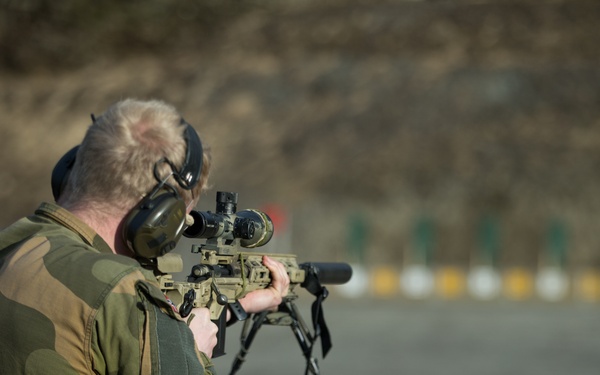 U.S. Marines, Norwegian Coastal Ranger Commando Execute Combat Marksmanship Drills Platinum Ren 2019