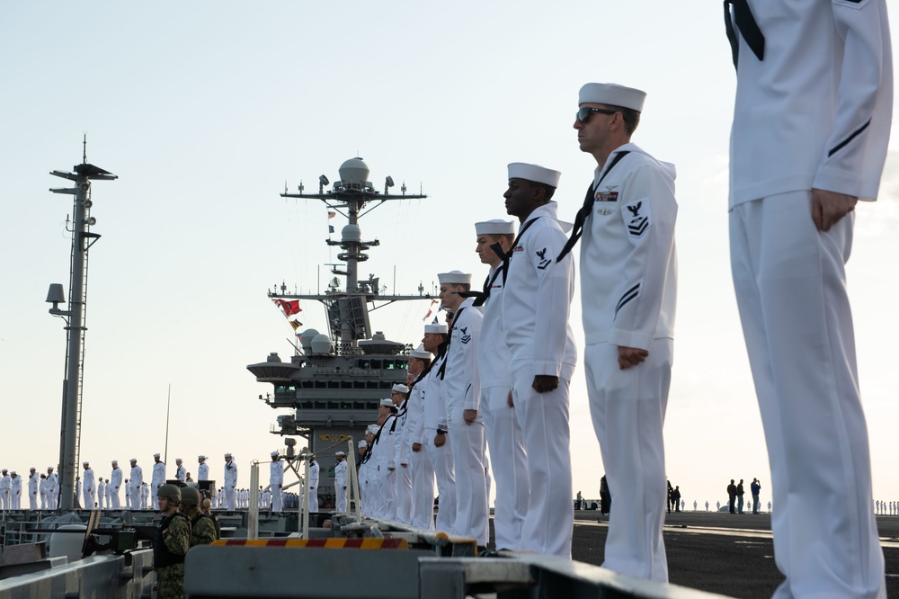 The aircraft carrier USS John C. Stennis (CVN 74) pulls into Norfolk
