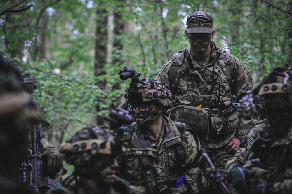 Sky Soldiers train each other