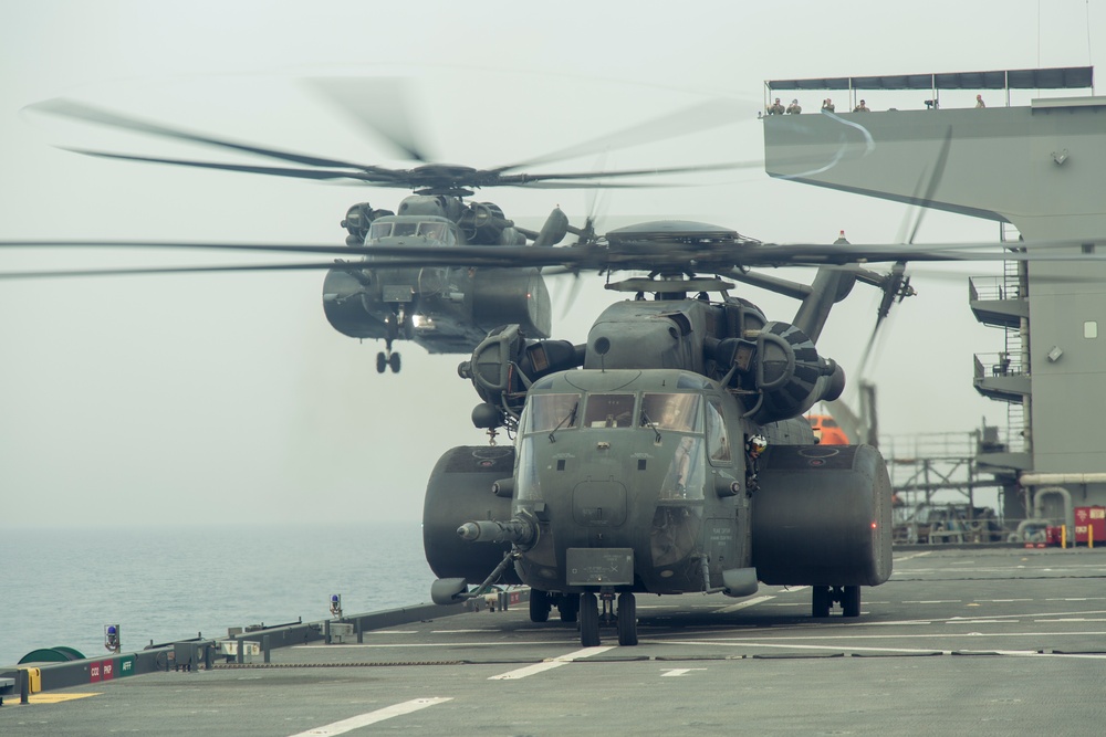 HM 15 conducts deck qualifications