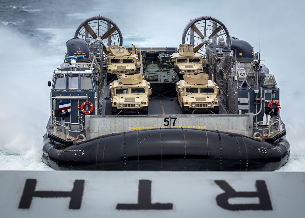 DVIDS - Images - LCACs Inbound [Image 2 of 7]