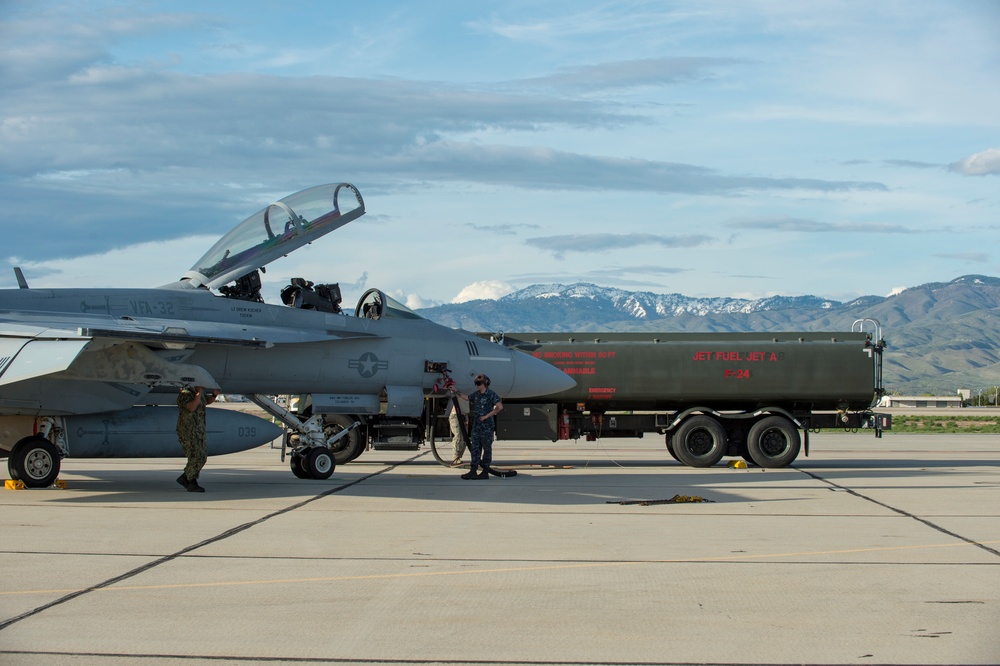 Navy Super Hornets Take Flight with Idaho Air National Guard A-10s
