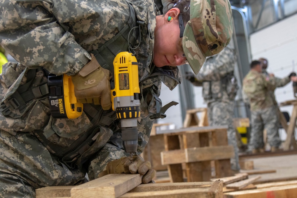 Alaska Army National Guard engineers work with Romanian soldiers