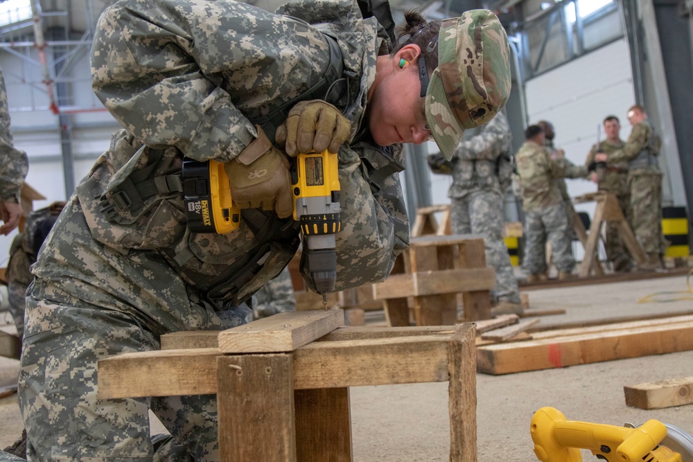 Alaska Army National Guard engineers work with Romanian soldiers