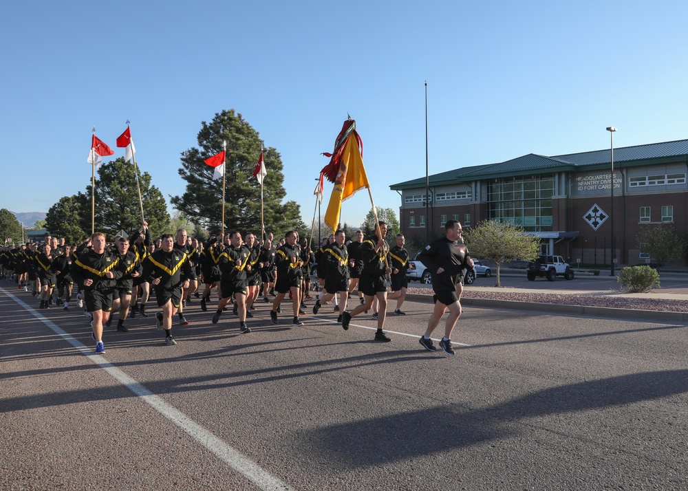 1st Stryker Brigade Combat Team, 4th Infantry Division Soldiers Military Spouse Appreciation Run