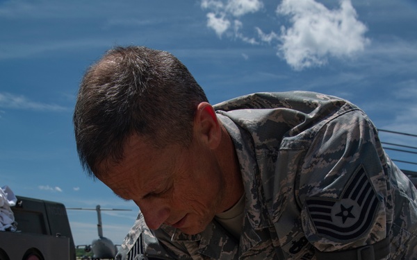 Maintenance stand hook up