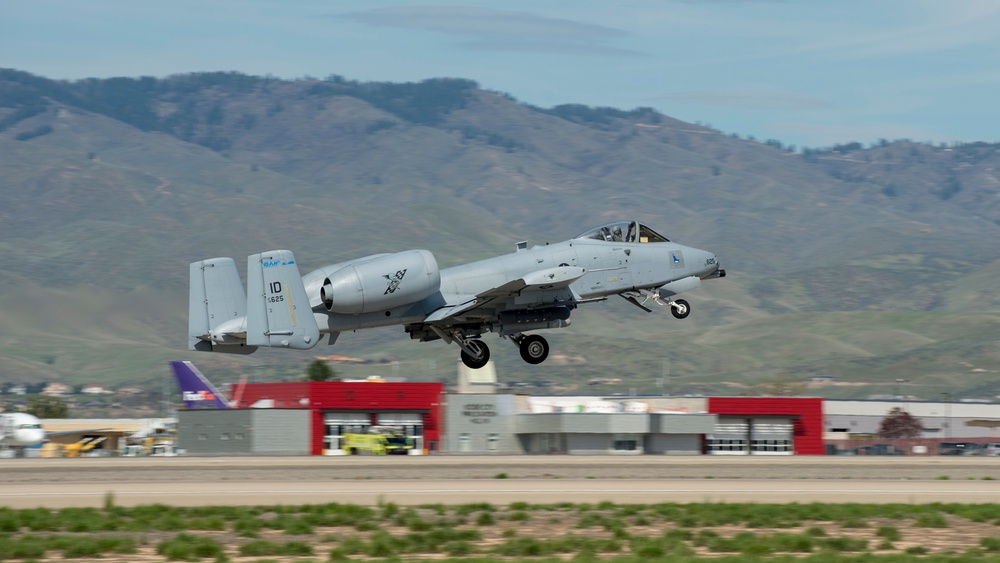 Navy Super Hornets Take Flight with Idaho Air National Guard A-10s