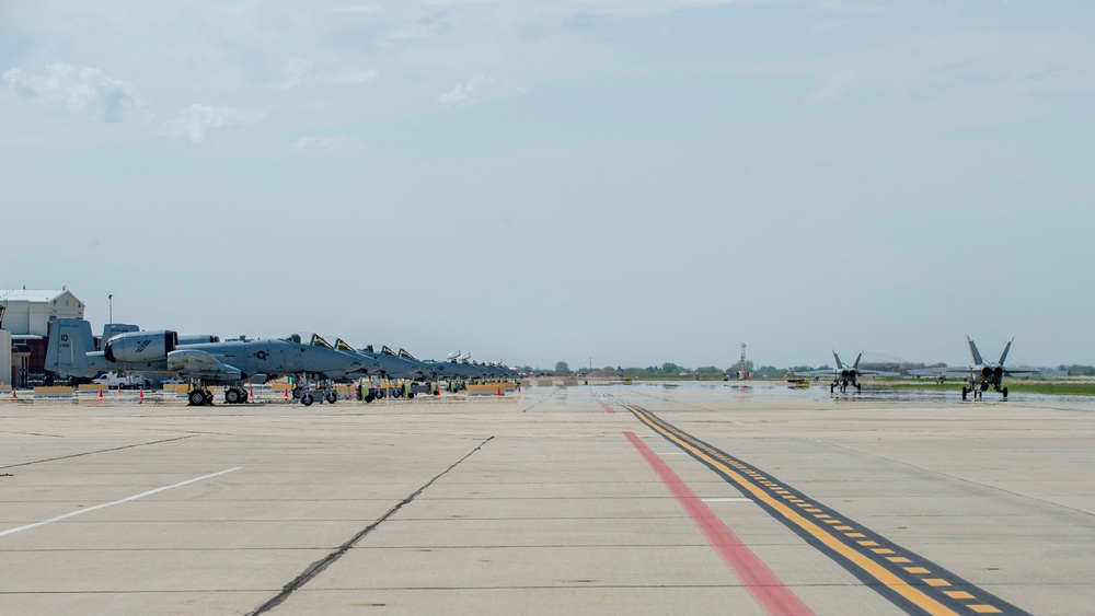 Navy Super Hornets Take Flight with Idaho Air National Guard A-10s