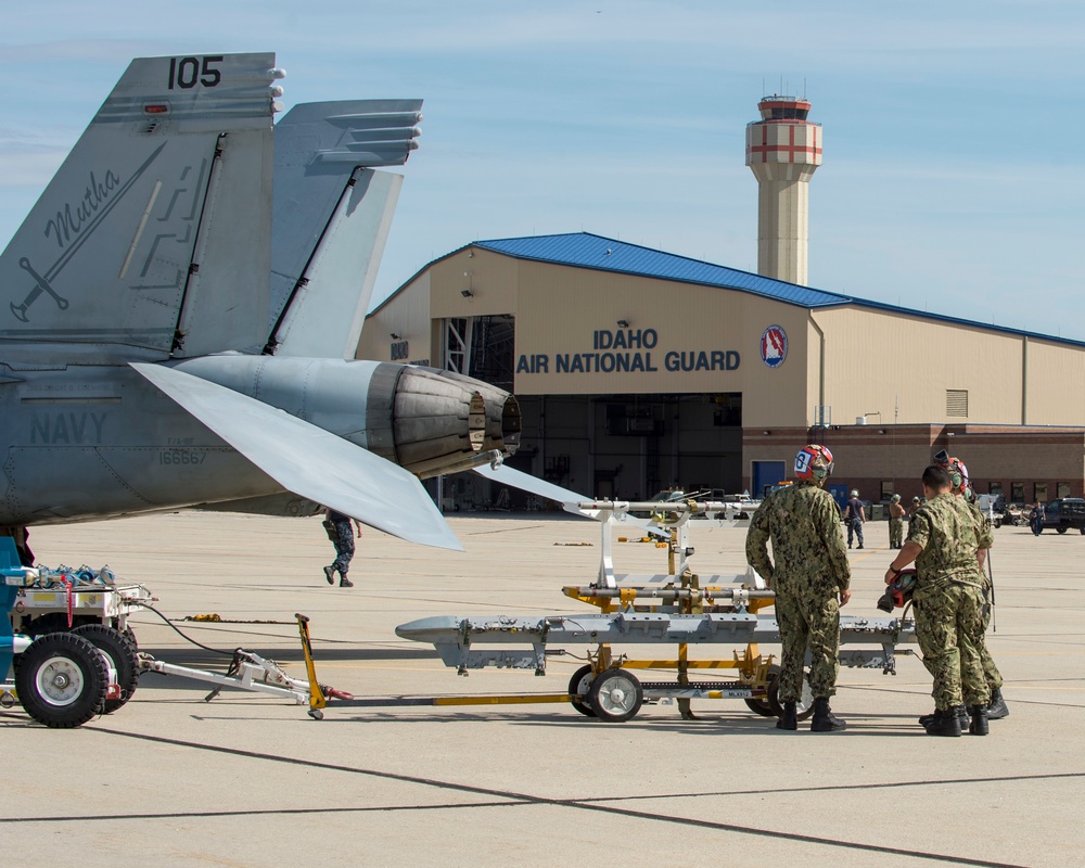 Navy Super Hornets Take Flight with Idaho Air National Guard A-10s