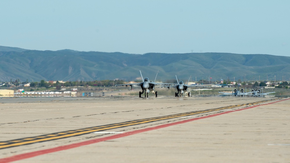 Navy Super Hornets Take Flight with Idaho Air National Guard A-10s