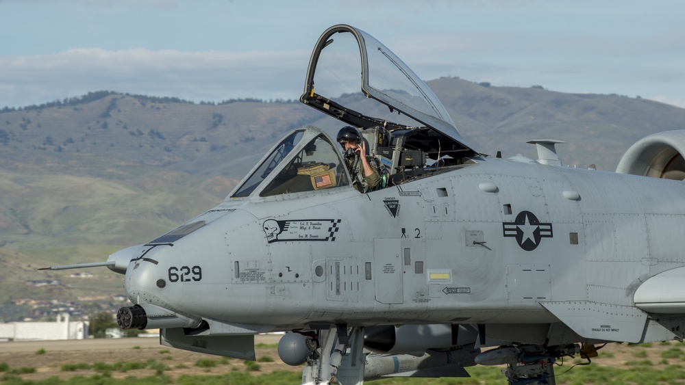 Navy Super Hornets Take Flight with Idaho Air National Guard A-10s