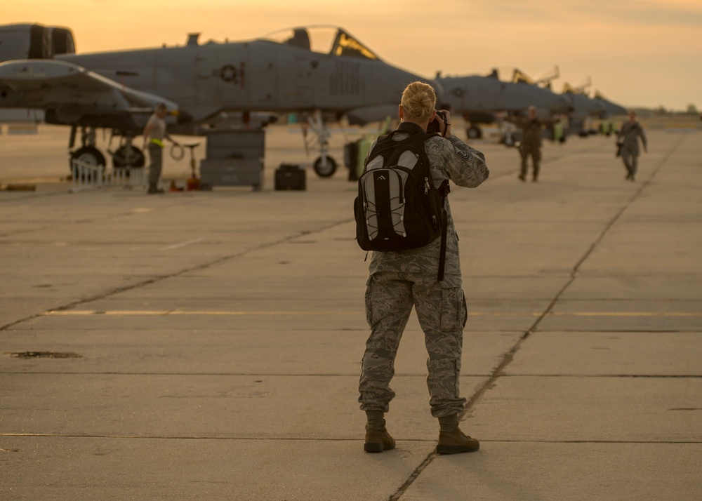 Navy Super Hornets Take Flight with Idaho Air National Guard A-10s