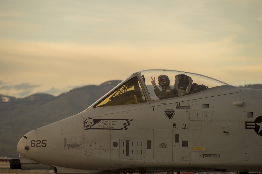 Navy Super Hornets Take Flight with Idaho Air National Guard A-10s