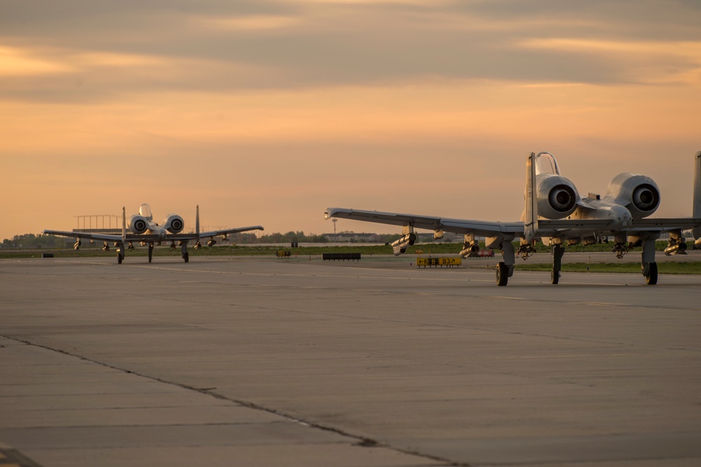 Navy Super Hornets Take Flight with Idaho Air National Guard A-10s