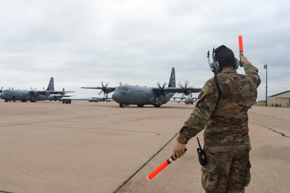 40th AS heads downrange, supports USAFRICOM