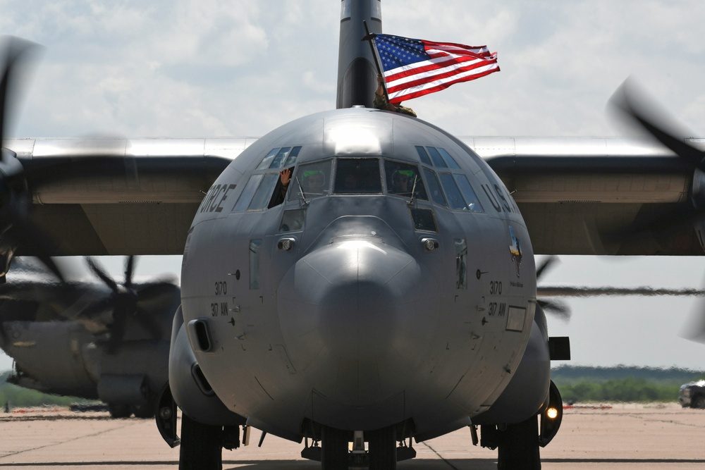 39th Airlift Squadron Returns from Deployment