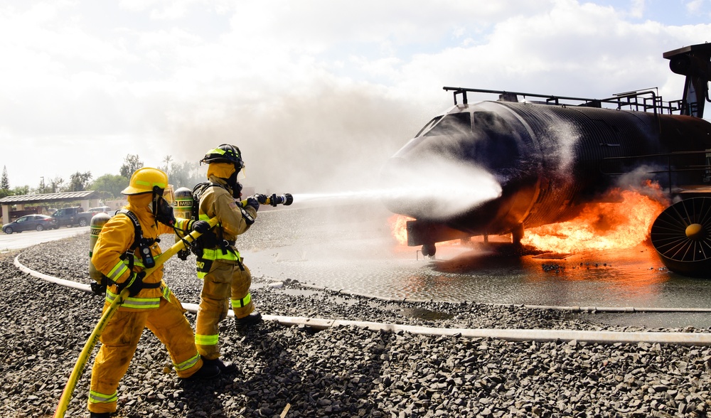 Hawaii Army National Guard fire fighters conduct aircraft training