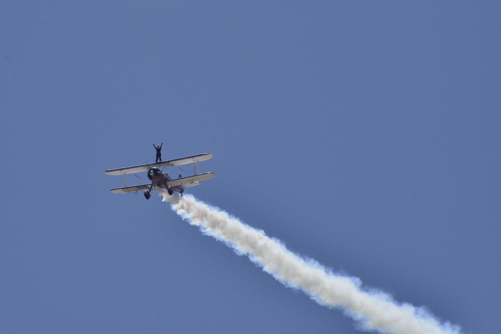 Kirtland Air and Space Fiesta Airshow hosts Thunderbirds