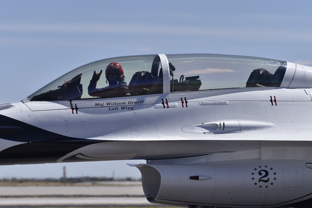 Kirtland Air and Space Fiesta Airshow hosts Thunderbirds