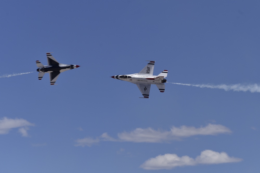 Kirtland Air and Space Fiesta Airshow hosts Thunderbirds