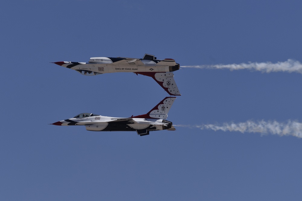 Kirtland Air and Space Fiesta Airshow hosts Thunderbirds