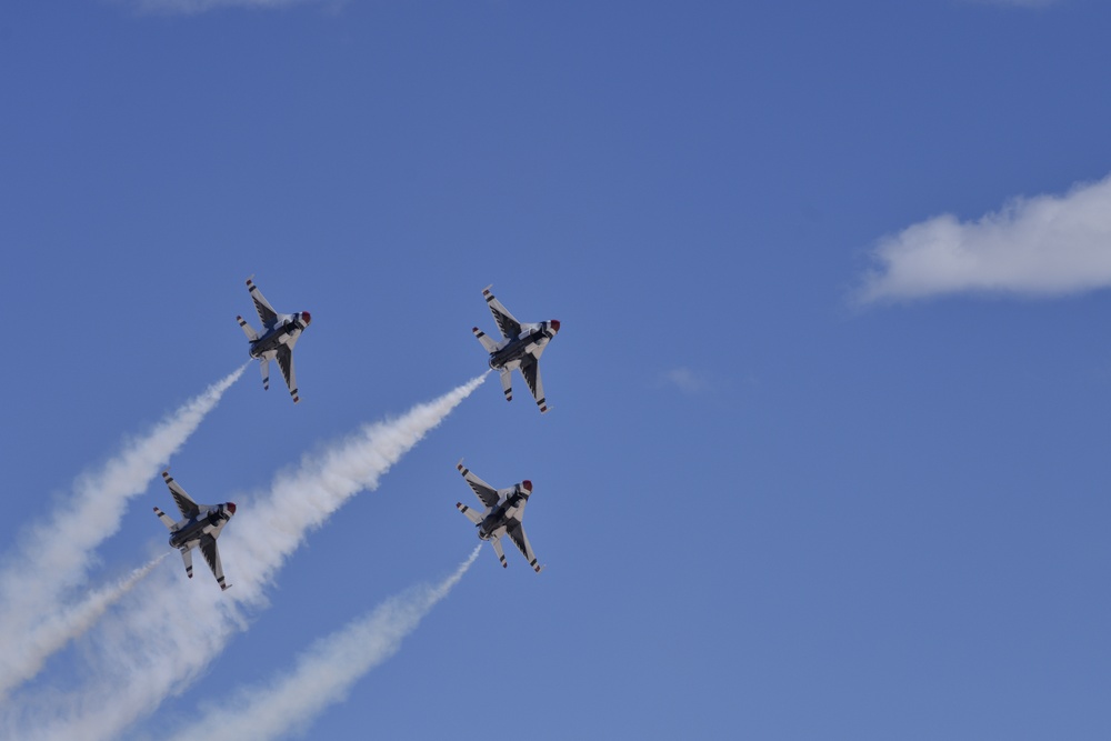 Kirtland Air and Space Fiesta Airshow hosts Thunderbirds