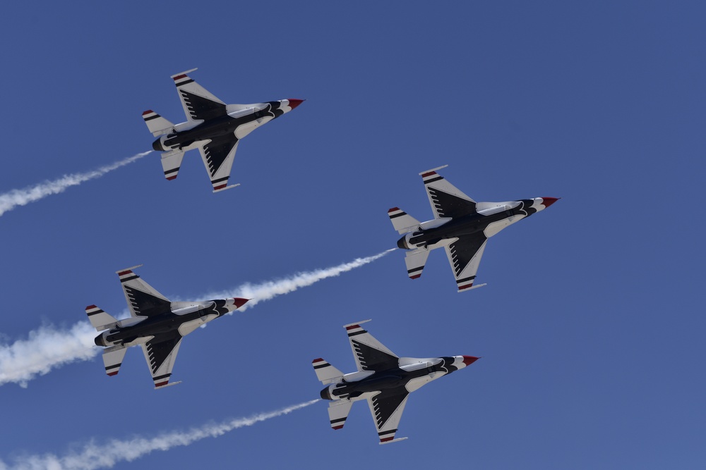 Kirtland Air and Space Fiesta Airshow hosts Thunderbirds