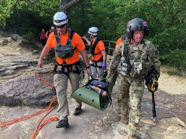 Kentucky MEDEVAC assists in local hoist rescue