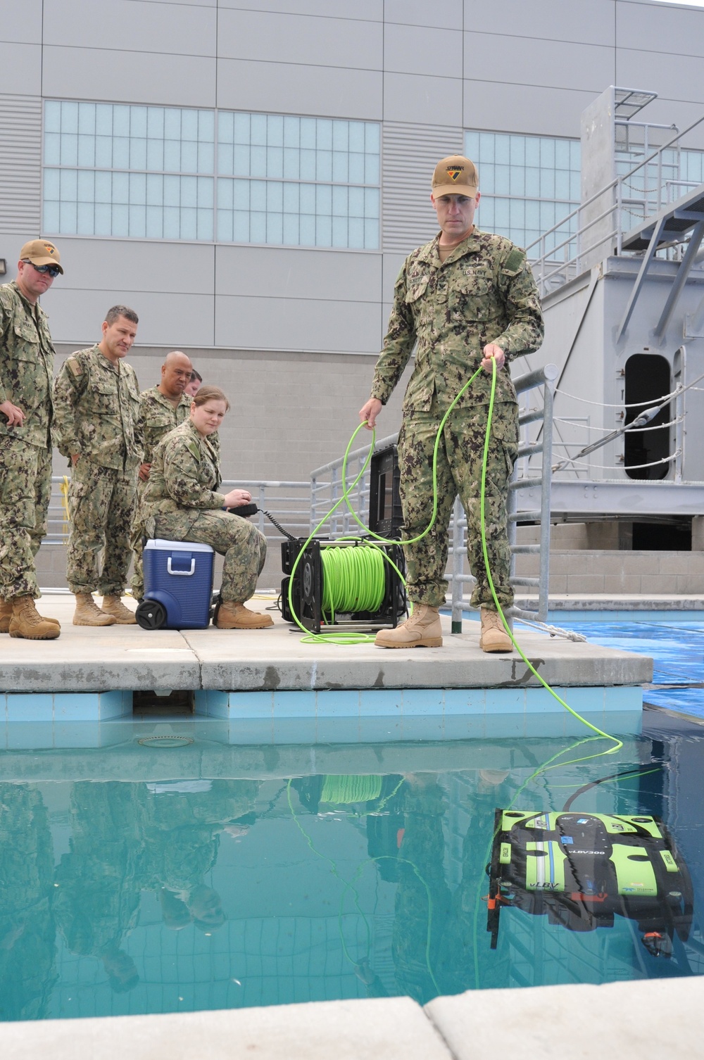 SPAWAR Reserve Sailors Assigned to the Unmanned Maritime Vehicle Team Trains with Naval Information Warfare Center Pacific’s for Maritime Operations