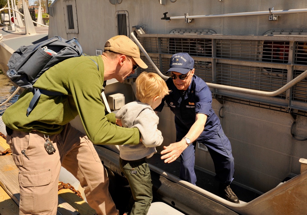 Coast Guard Station Gloucester hosts open house for National Safe Boating Week 2019