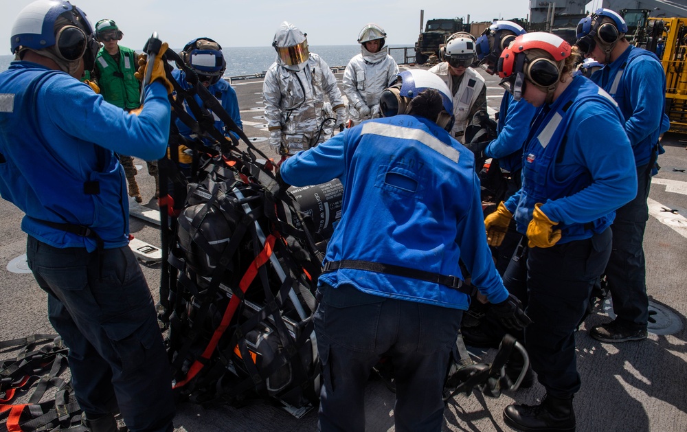 USS Harpers Ferry Conducts Vertical Replenishment