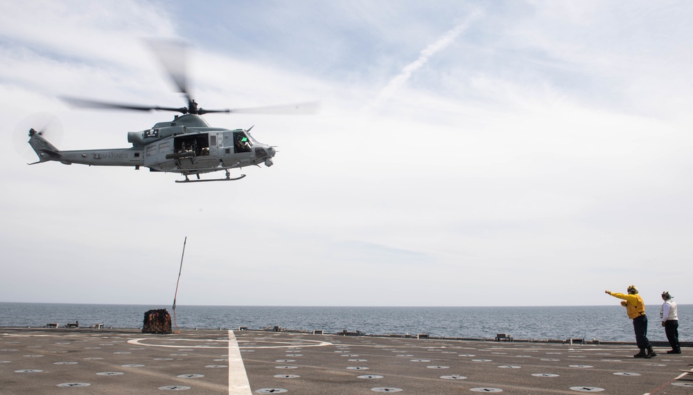 USS Harpers Ferry Conducts Vertical Replenishment