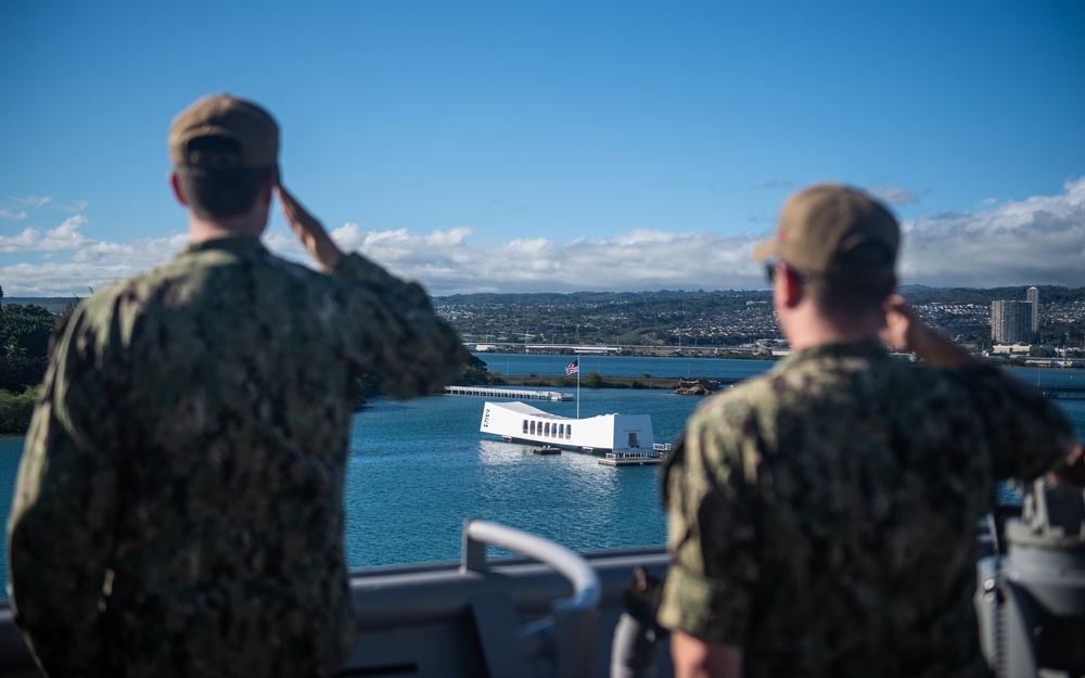 USS Harpers Ferry Arrives in Pearl Harbor