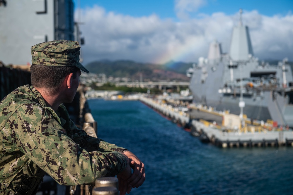 USS Harpers Ferry Arrives in Pearl Harbor